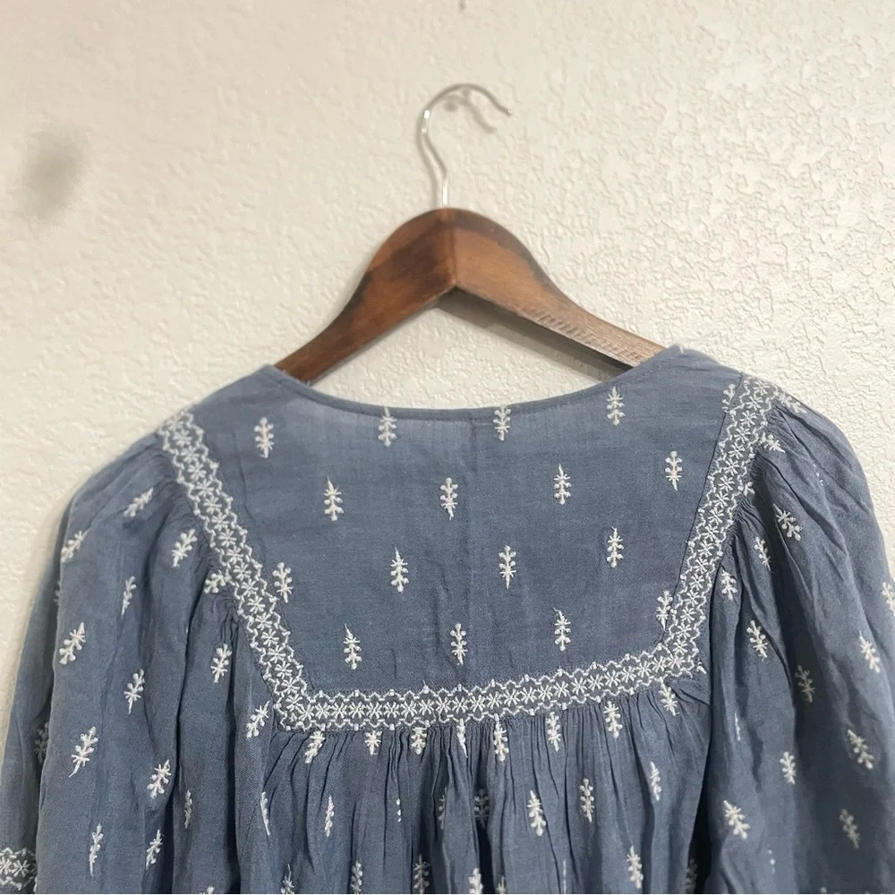 Old Navy Womens Shirt Blouse Blue White Peasant Floral Embroidered Size Medium